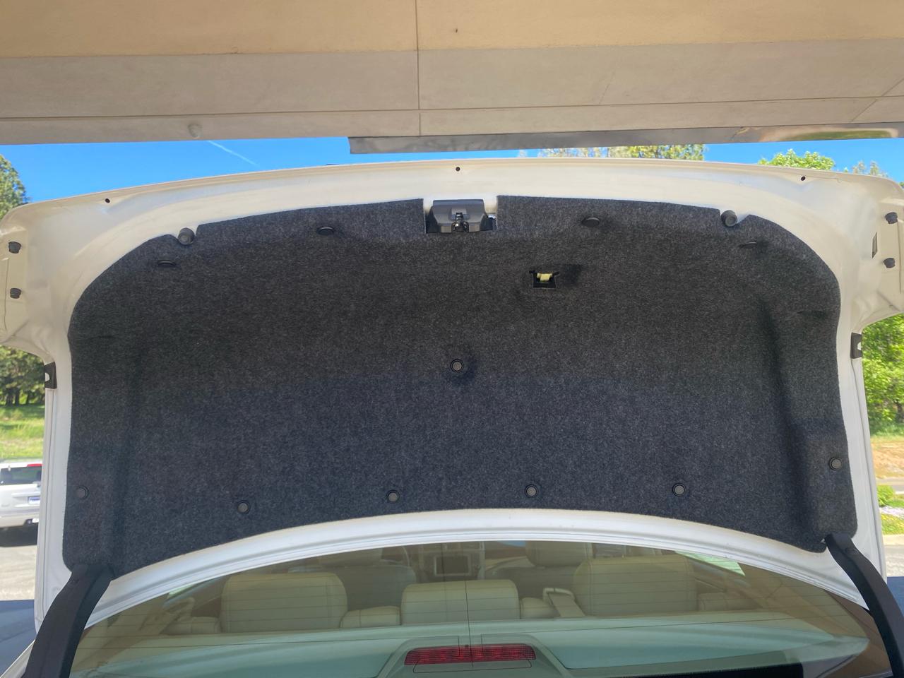 Toyota Avalon 4dr Sdn (Natl) 2011