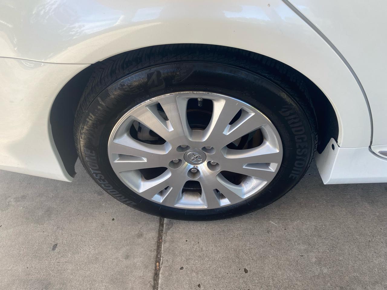 Toyota Avalon 4dr Sdn (Natl) 2011