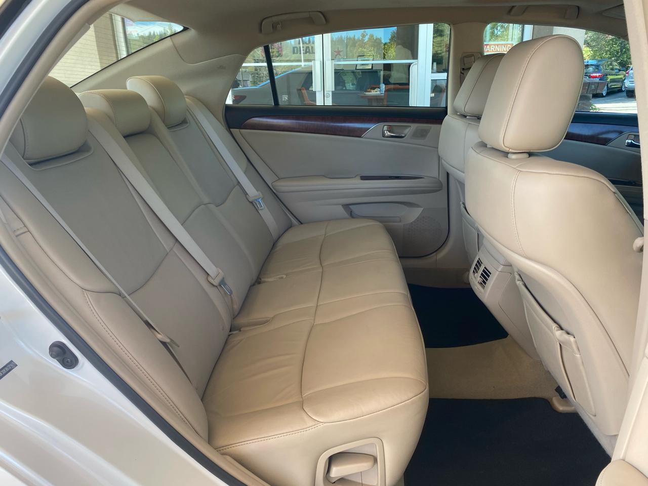 Toyota Avalon 4dr Sdn (Natl) 2011