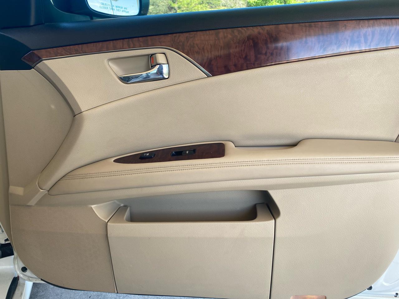 Toyota Avalon 4dr Sdn (Natl) 2011