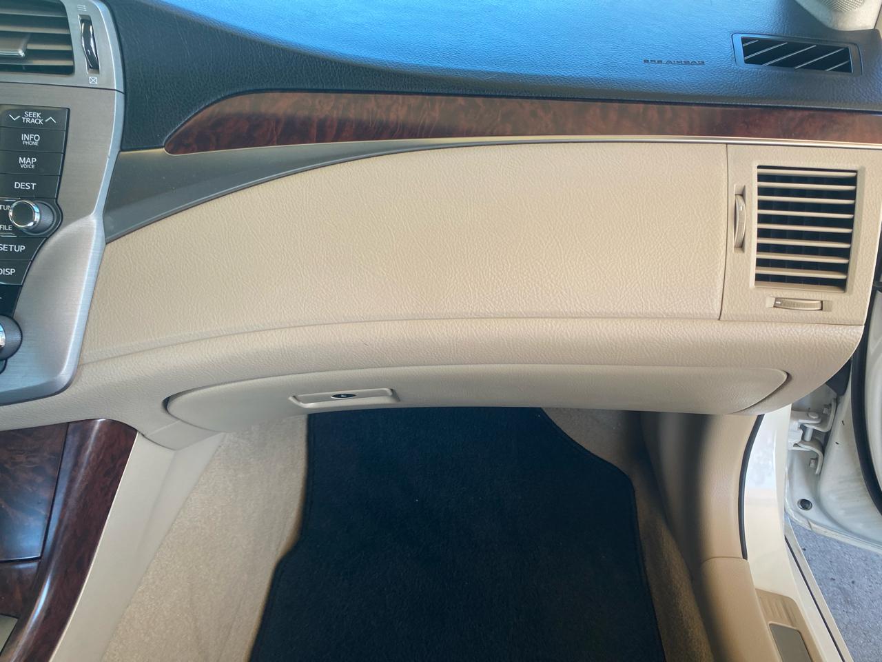 Toyota Avalon 4dr Sdn (Natl) 2011