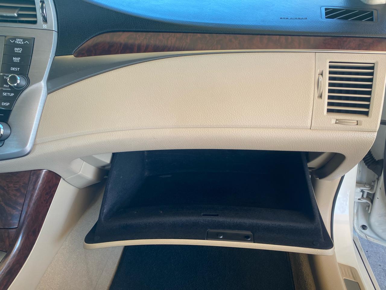 Toyota Avalon 4dr Sdn (Natl) 2011