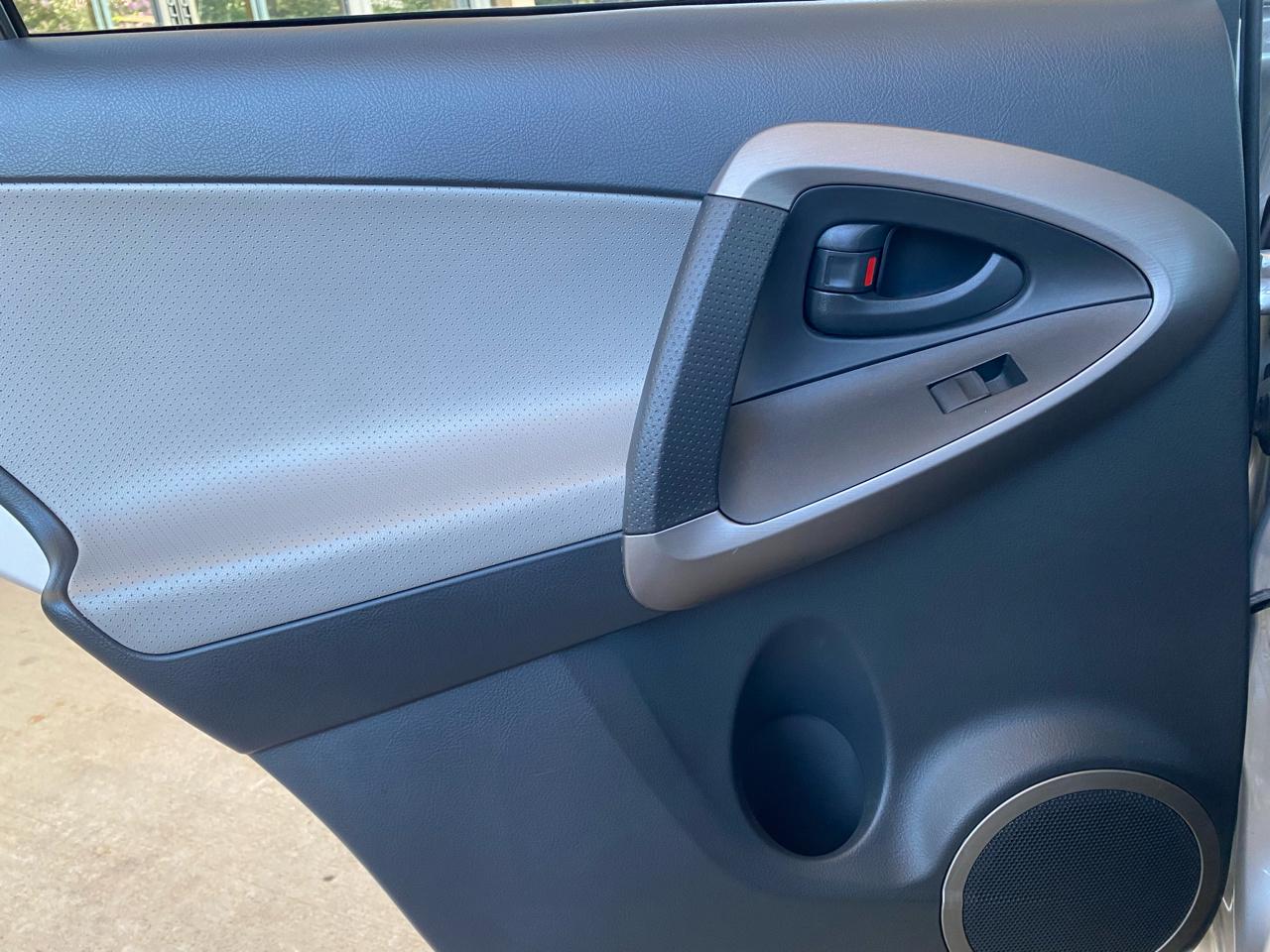 Toyota RAV4 Limited FWD 2007