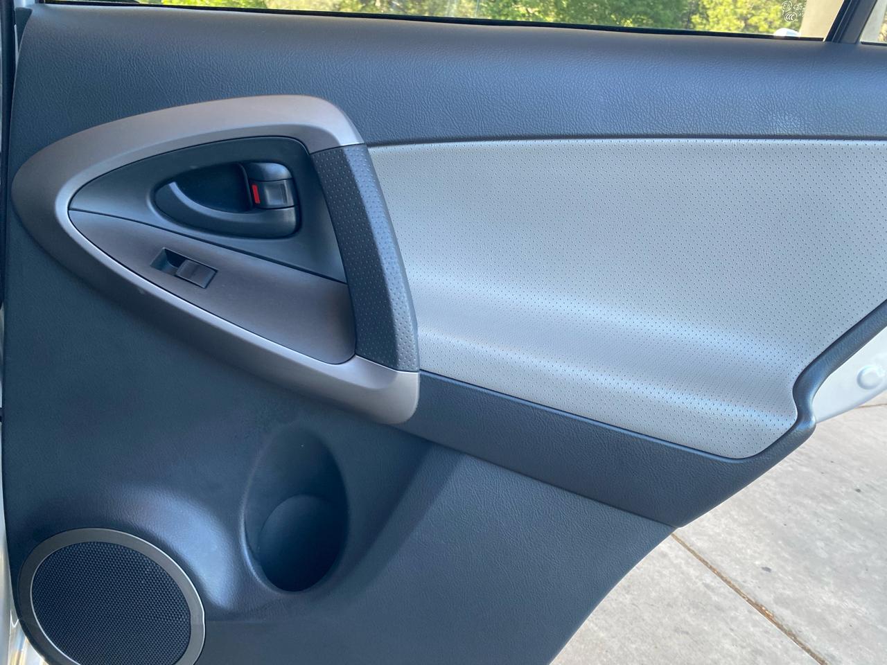 Toyota RAV4 Limited FWD 2007