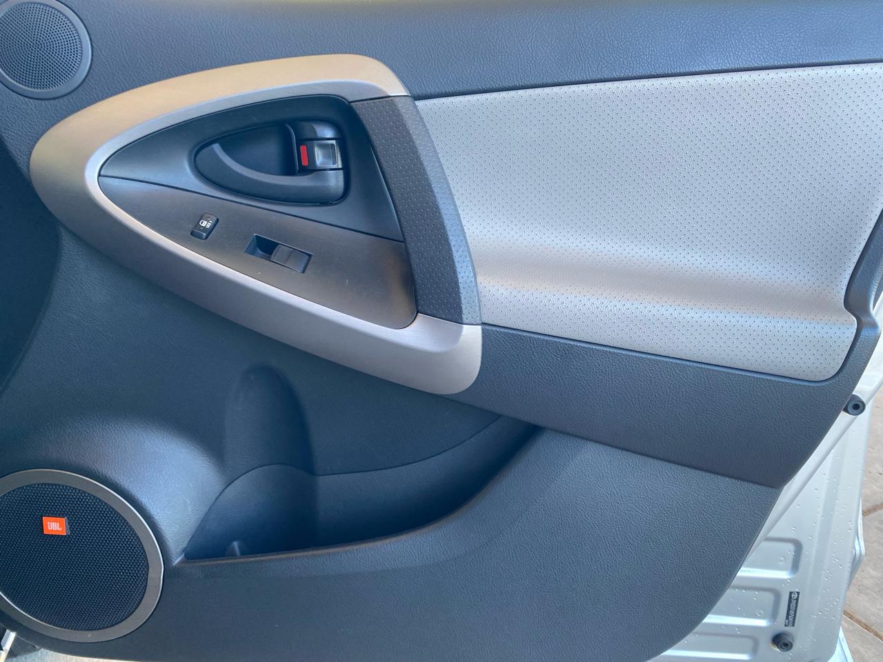 Toyota RAV4 Limited FWD 2007