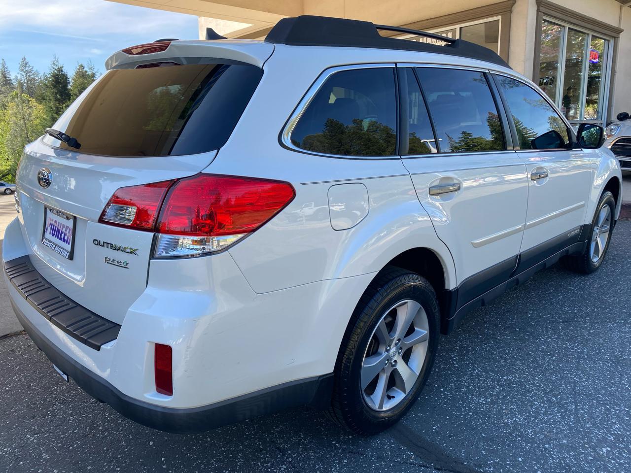 Subaru Outback 4dr Wgn H4 Auto 2.5i Limited 2013