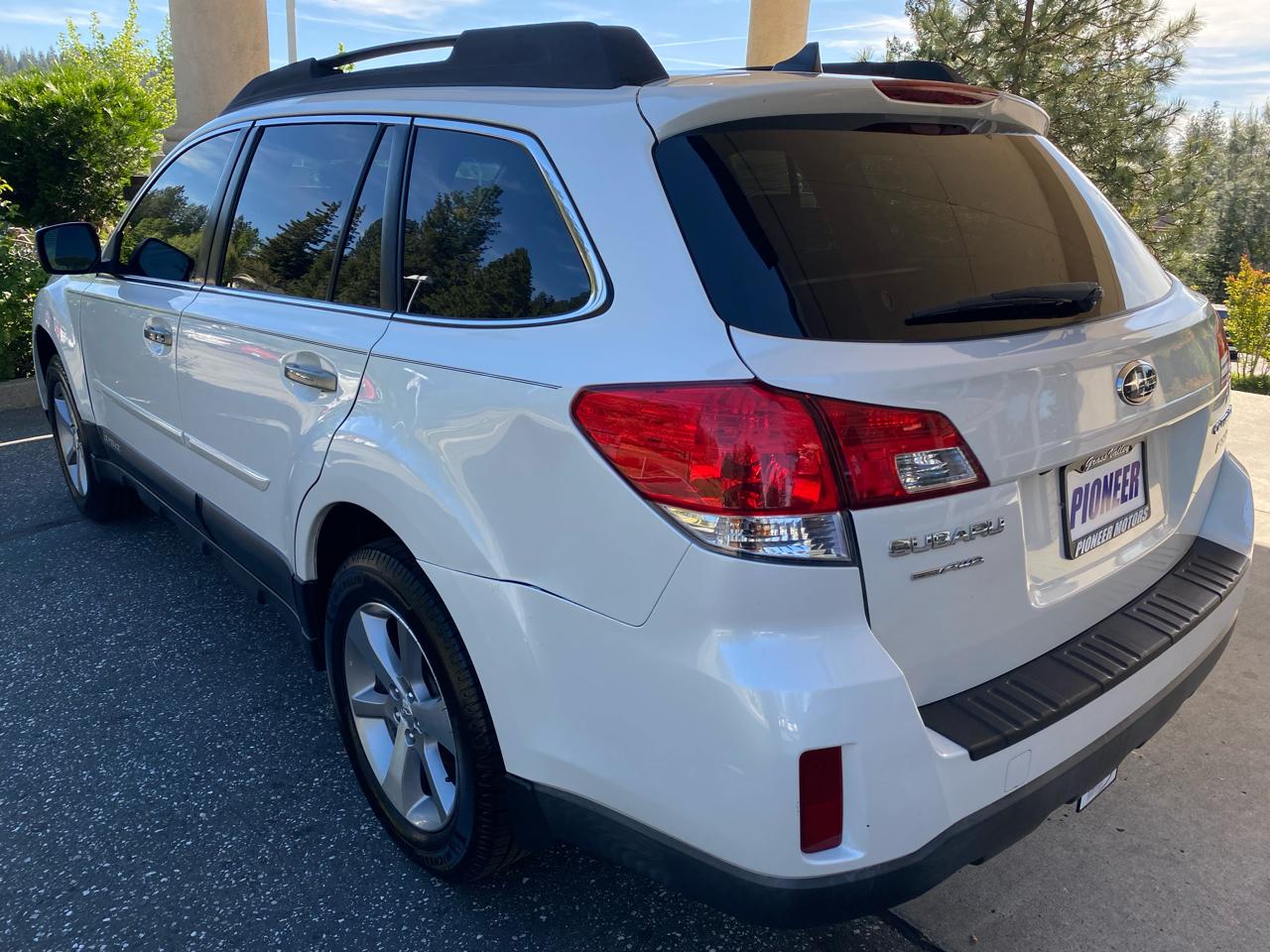 Subaru Outback 4dr Wgn H4 Auto 2.5i Limited 2013