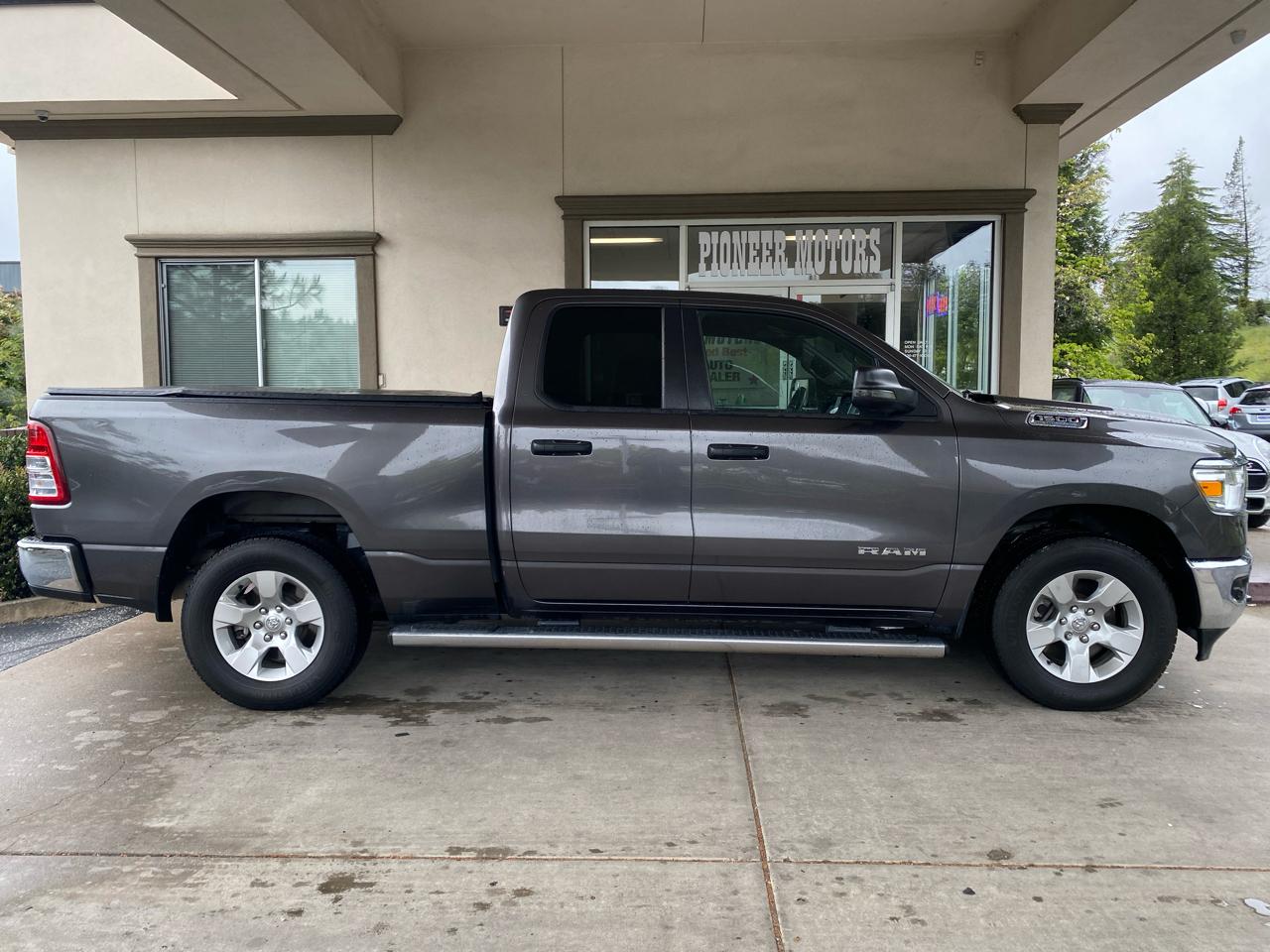 RAM 1500 Big Horn 4x4 Quad Cab 6'4" Box 2023