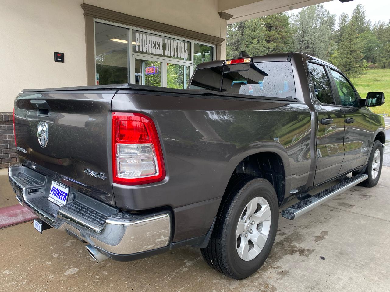 RAM 1500 Big Horn 4x4 Quad Cab 6'4" Box 2023