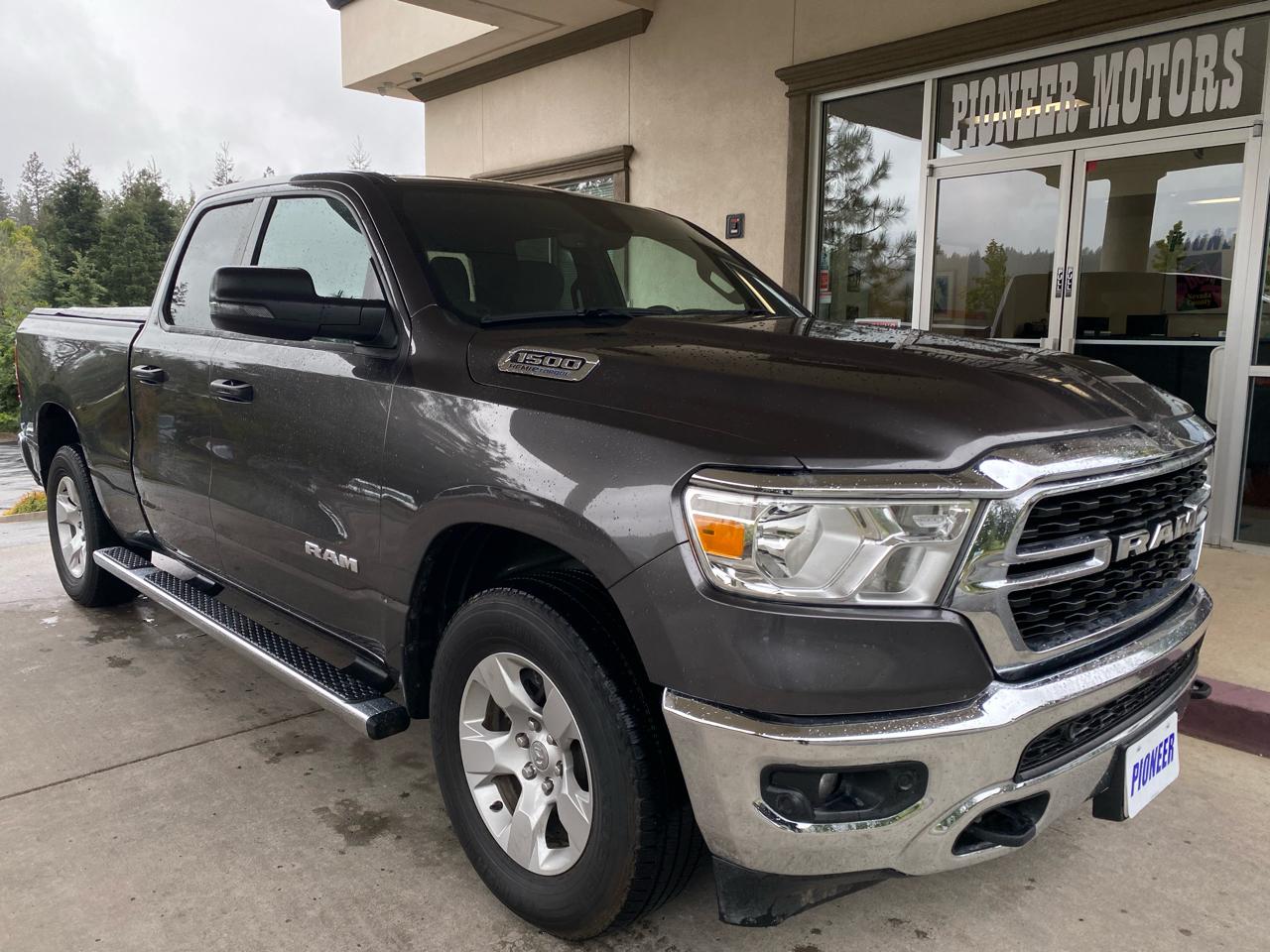 RAM 1500 Big Horn 4x4 Quad Cab 6'4" Box 2023