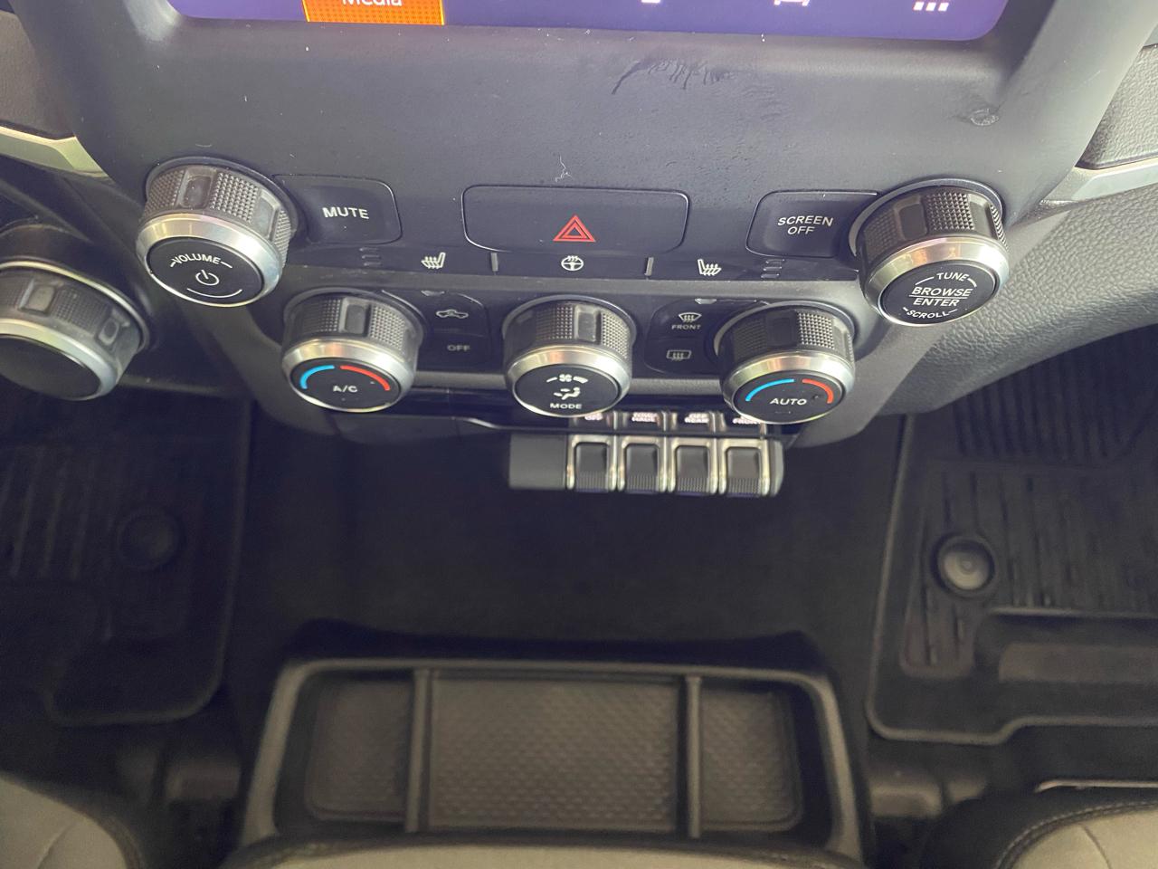 RAM 1500 Big Horn 4x4 Quad Cab 6'4" Box 2023