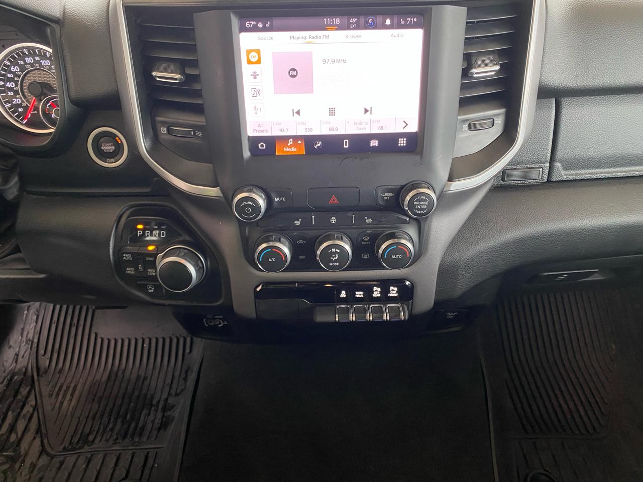 RAM 1500 Big Horn 4x4 Quad Cab 6'4" Box 2023