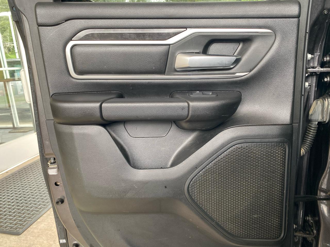 RAM 1500 Big Horn 4x4 Quad Cab 6'4" Box 2023