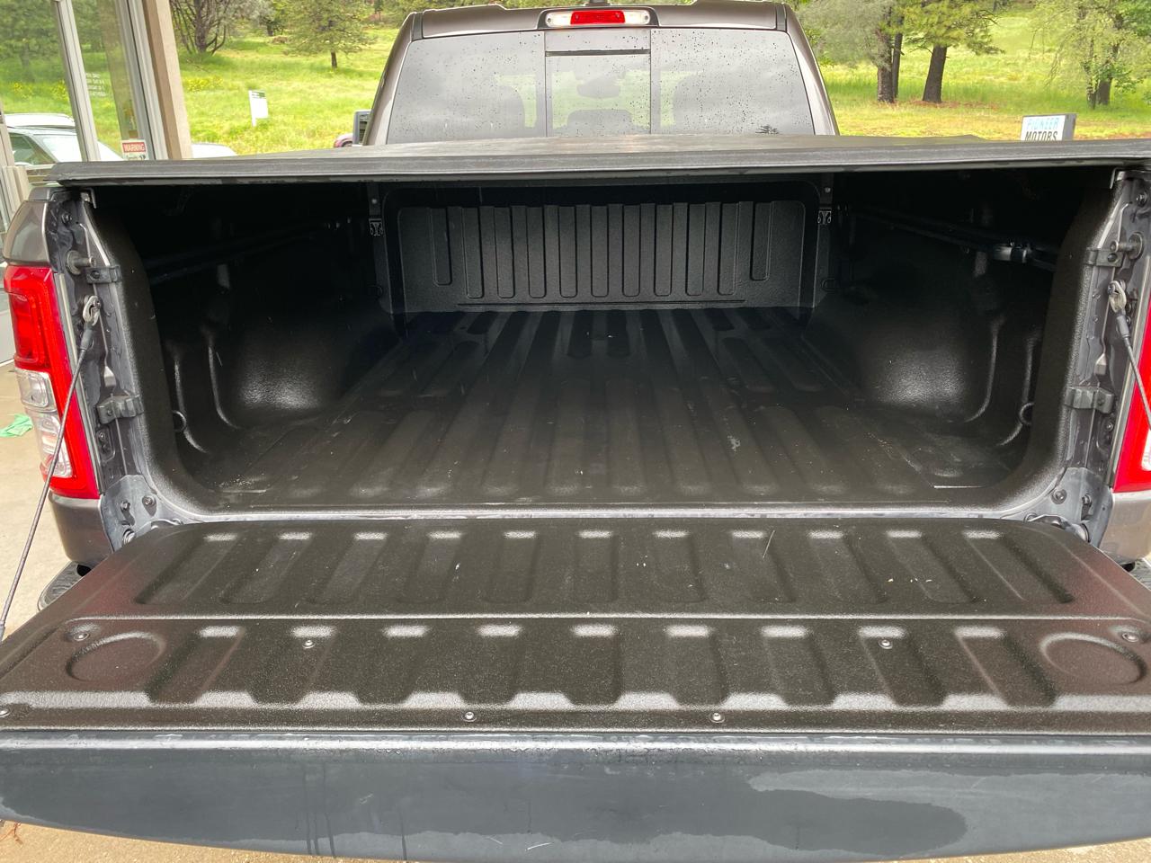 RAM 1500 Big Horn 4x4 Quad Cab 6'4" Box 2023