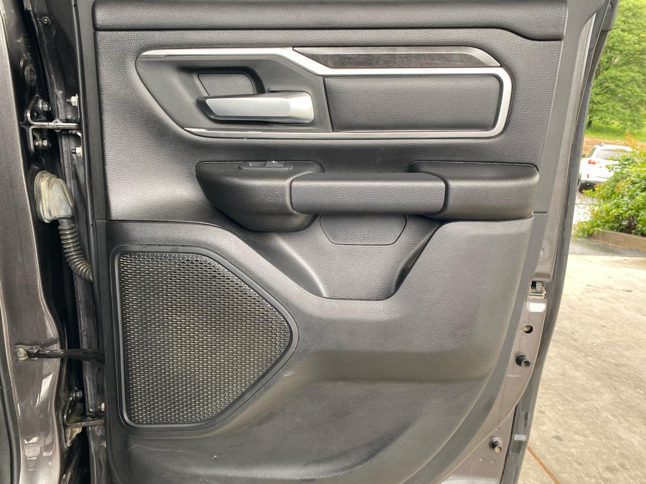 RAM 1500 Big Horn 4x4 Quad Cab 6'4" Box 2023