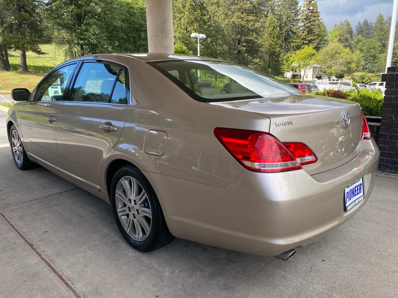 Toyota Avalon  2005