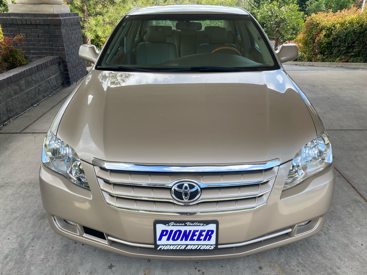 Toyota Avalon  2005