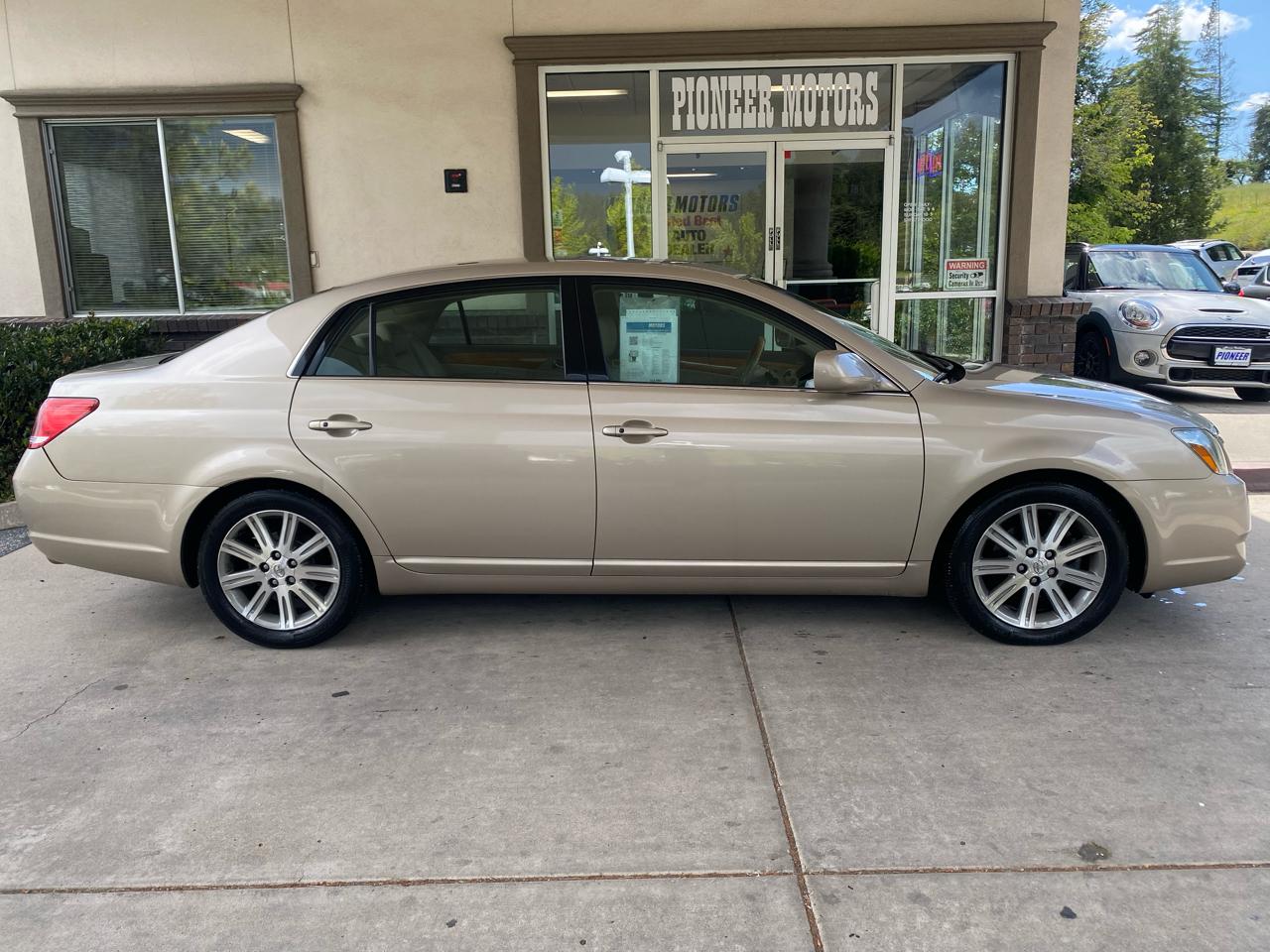 Toyota Avalon  2005