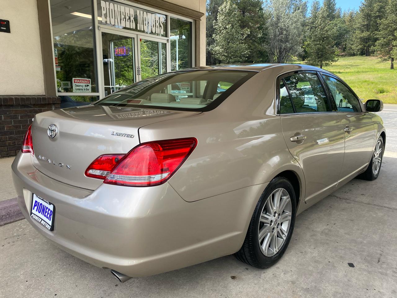 Toyota Avalon  2005