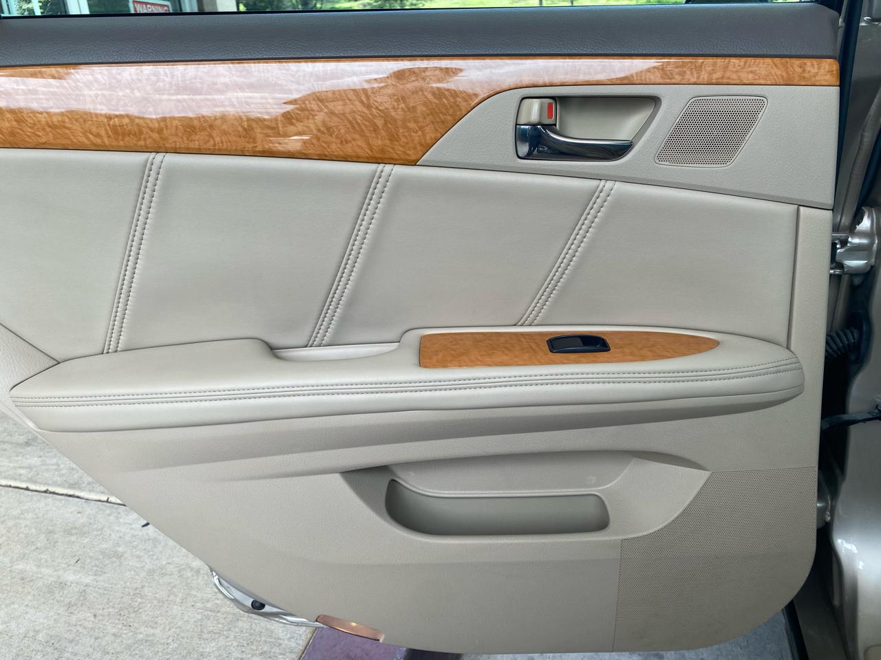Toyota Avalon  2005