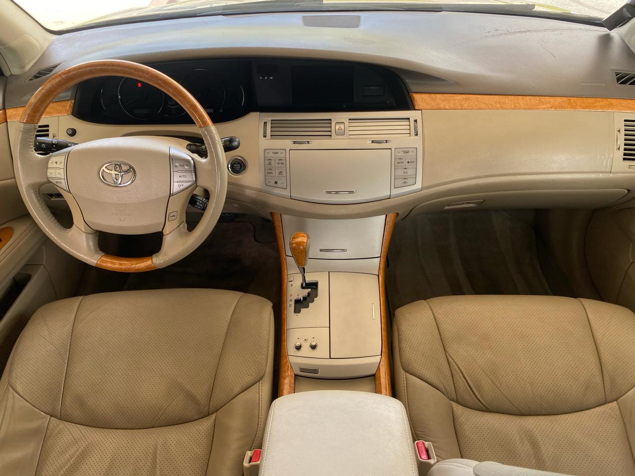 Toyota Avalon  2005