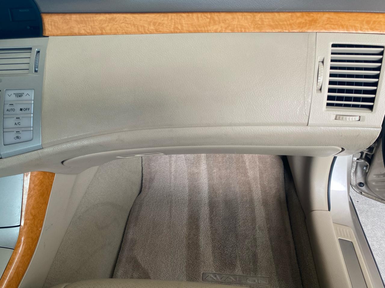 Toyota Avalon  2005