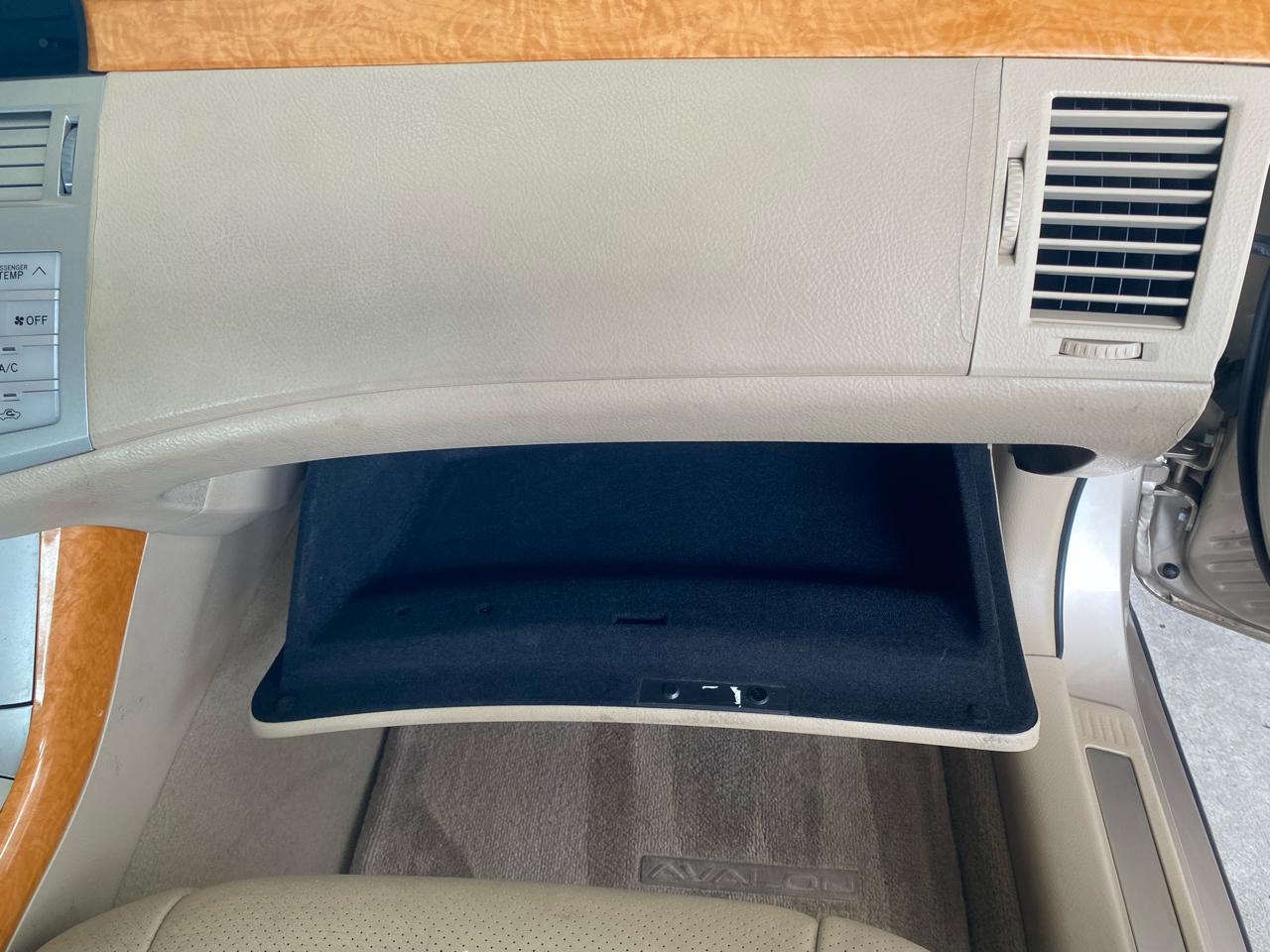 Toyota Avalon  2005