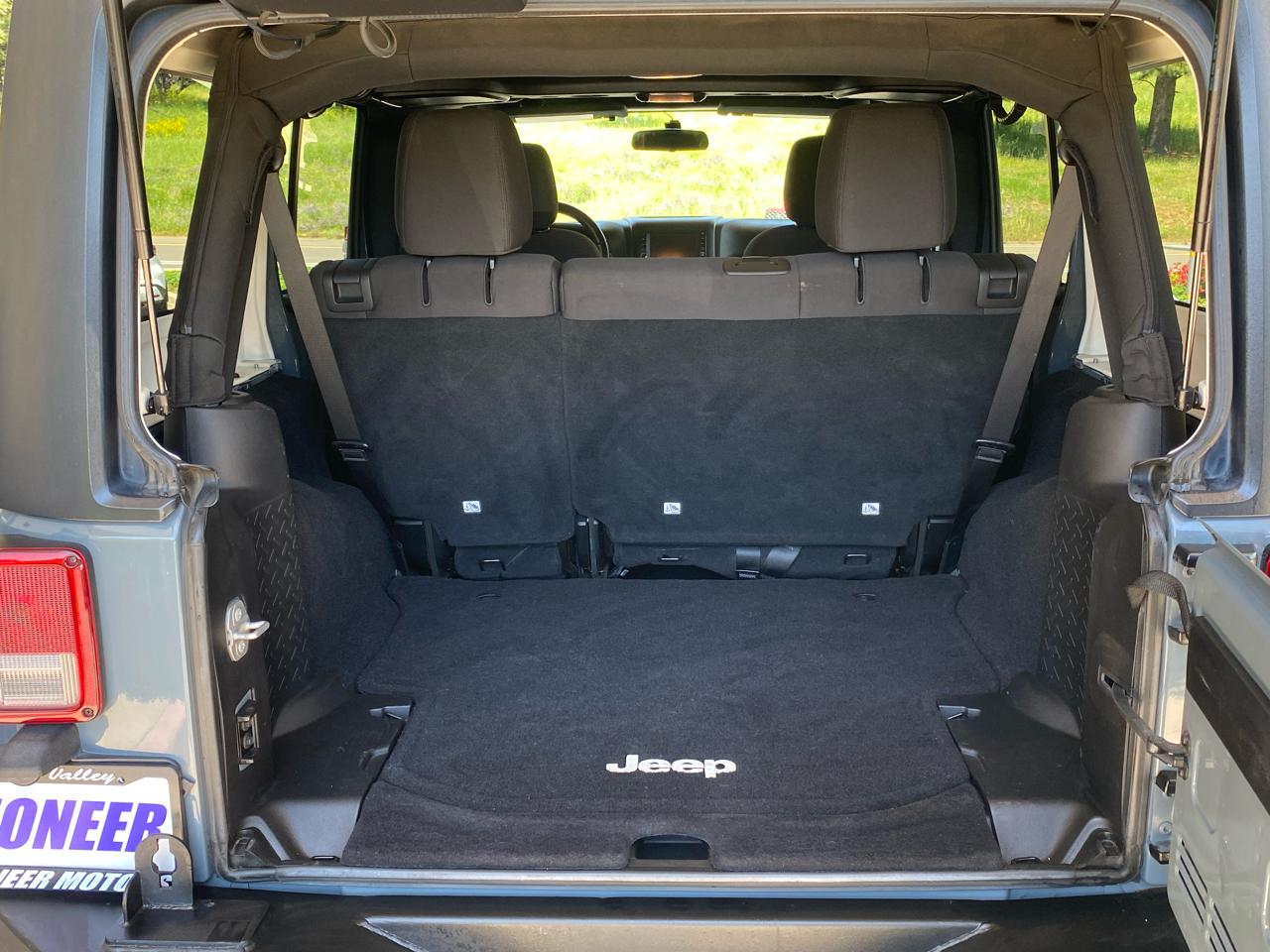 Jeep Wrangler Unlimited 4WD 4dr Willys Wheeler 2015