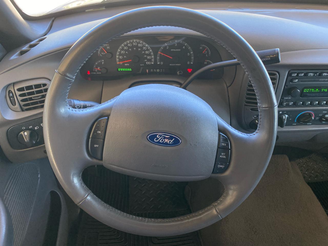 Ford F-150 SuperCrew 139" XLT 4WD 2003