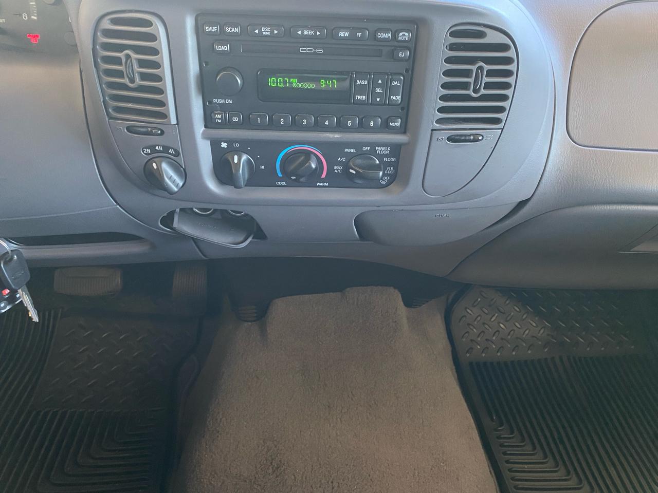Ford F-150 SuperCrew 139" XLT 4WD 2003