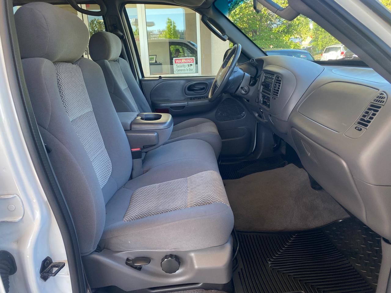 Ford F-150 SuperCrew 139" XLT 4WD 2003