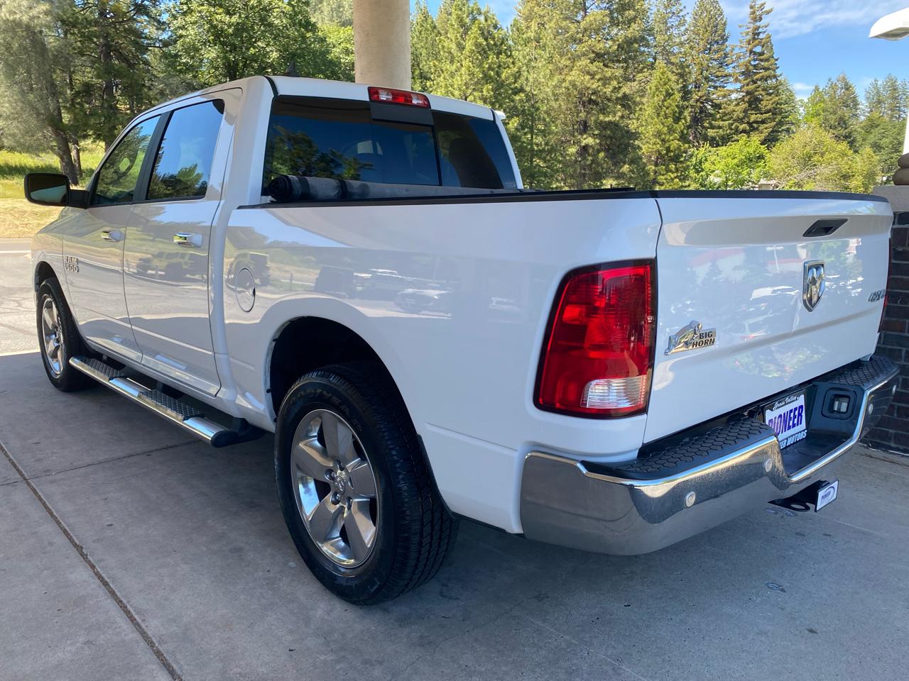 RAM 1500 Big Horn 4x4 Crew Cab 5'7" Box 2017