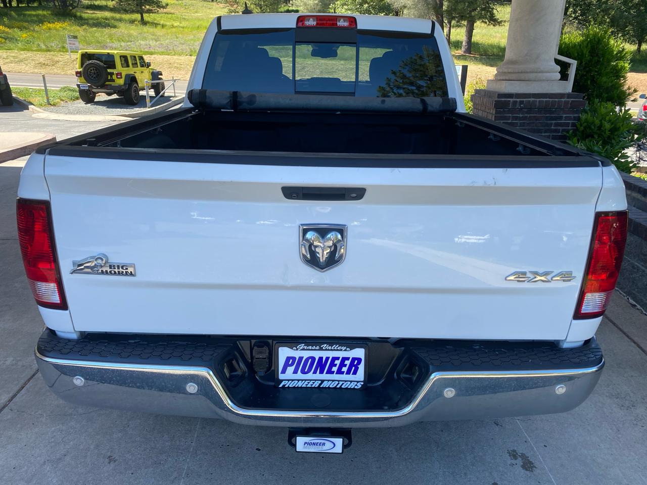 RAM 1500 Big Horn 4x4 Crew Cab 5'7" Box 2017