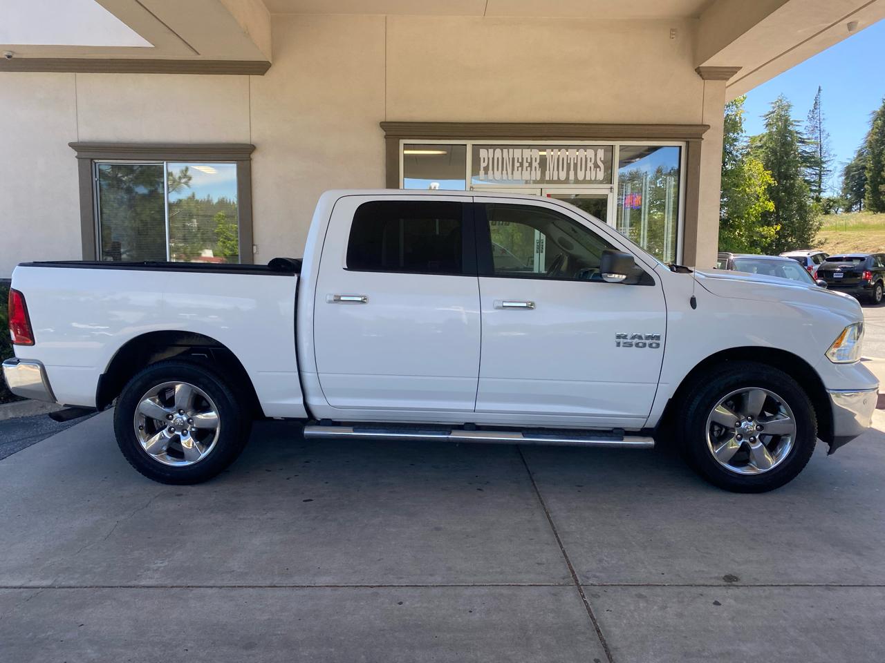RAM 1500 Big Horn 4x4 Crew Cab 5'7" Box 2017