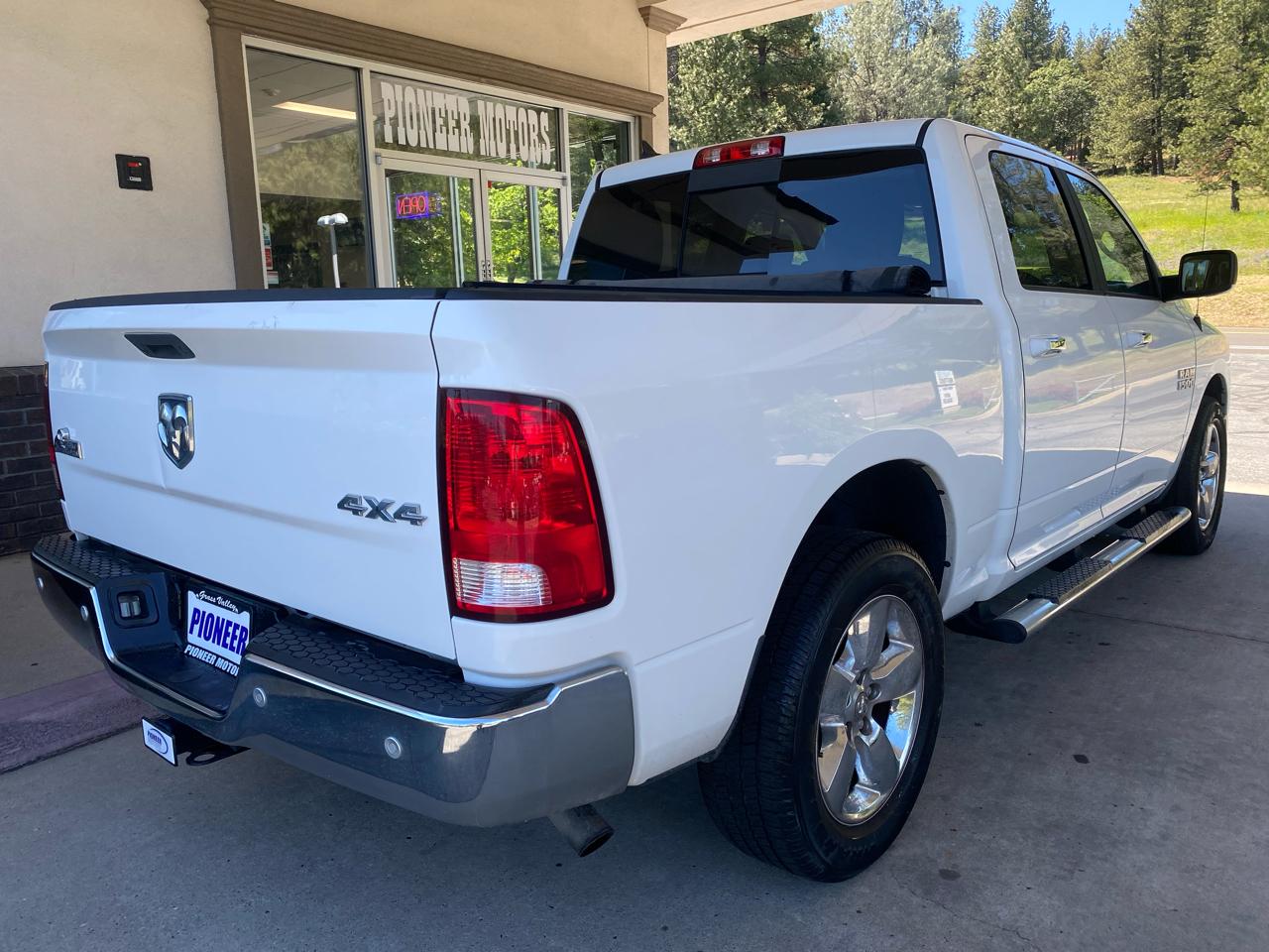 RAM 1500 Big Horn 4x4 Crew Cab 5'7" Box 2017