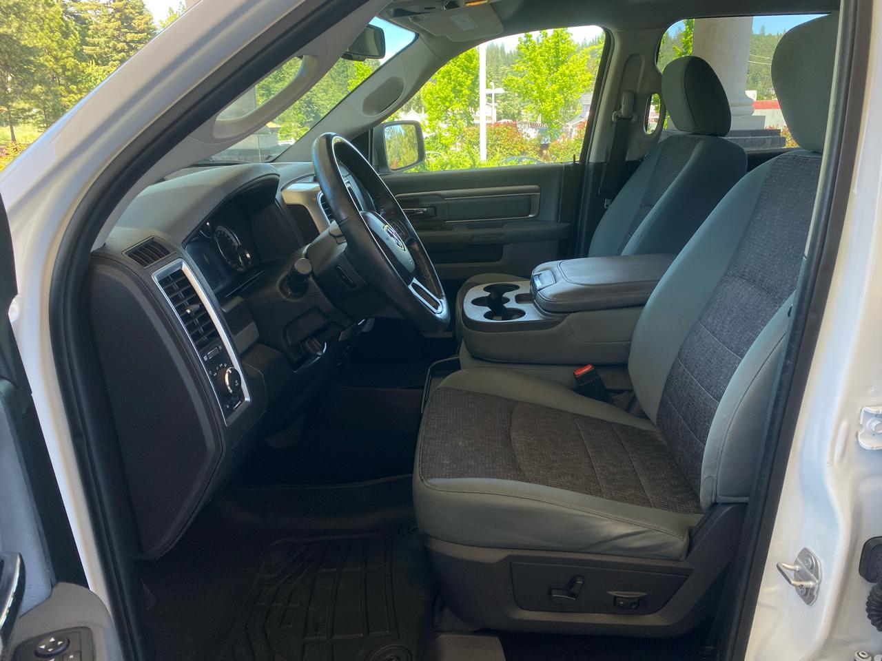 RAM 1500 Big Horn 4x4 Crew Cab 5'7" Box 2017