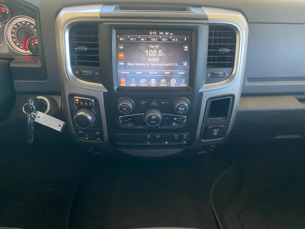 RAM 1500 Big Horn 4x4 Crew Cab 5'7" Box 2017