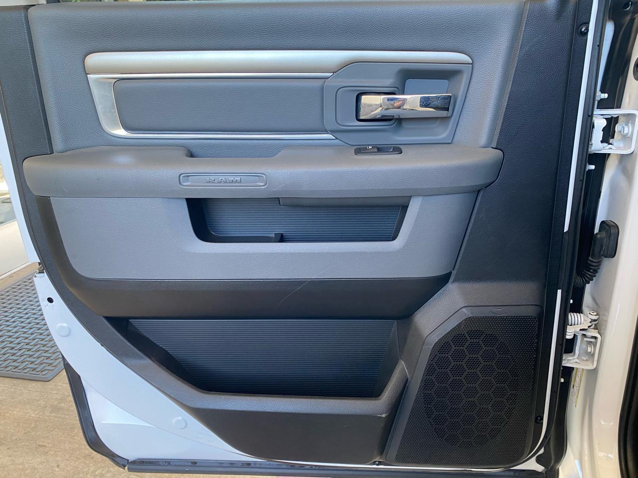 RAM 1500 Big Horn 4x4 Crew Cab 5'7" Box 2017