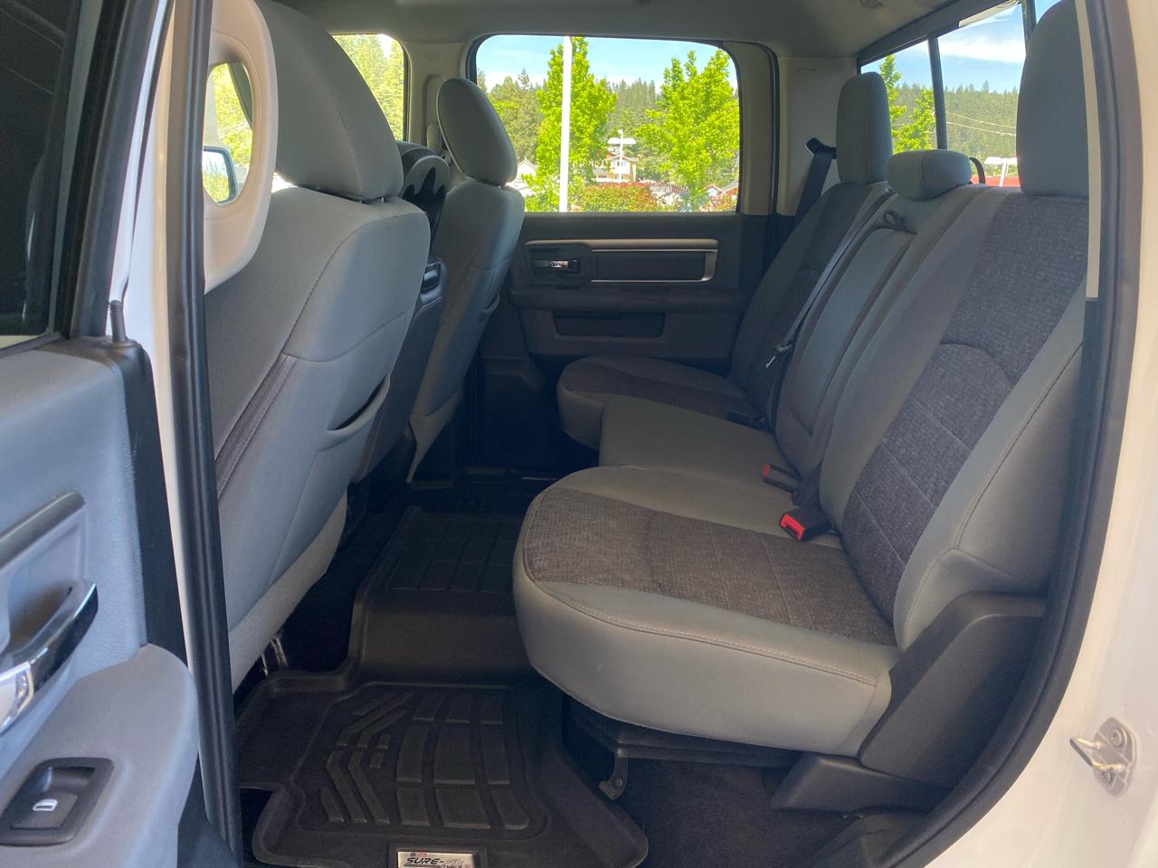 RAM 1500 Big Horn 4x4 Crew Cab 5'7" Box 2017