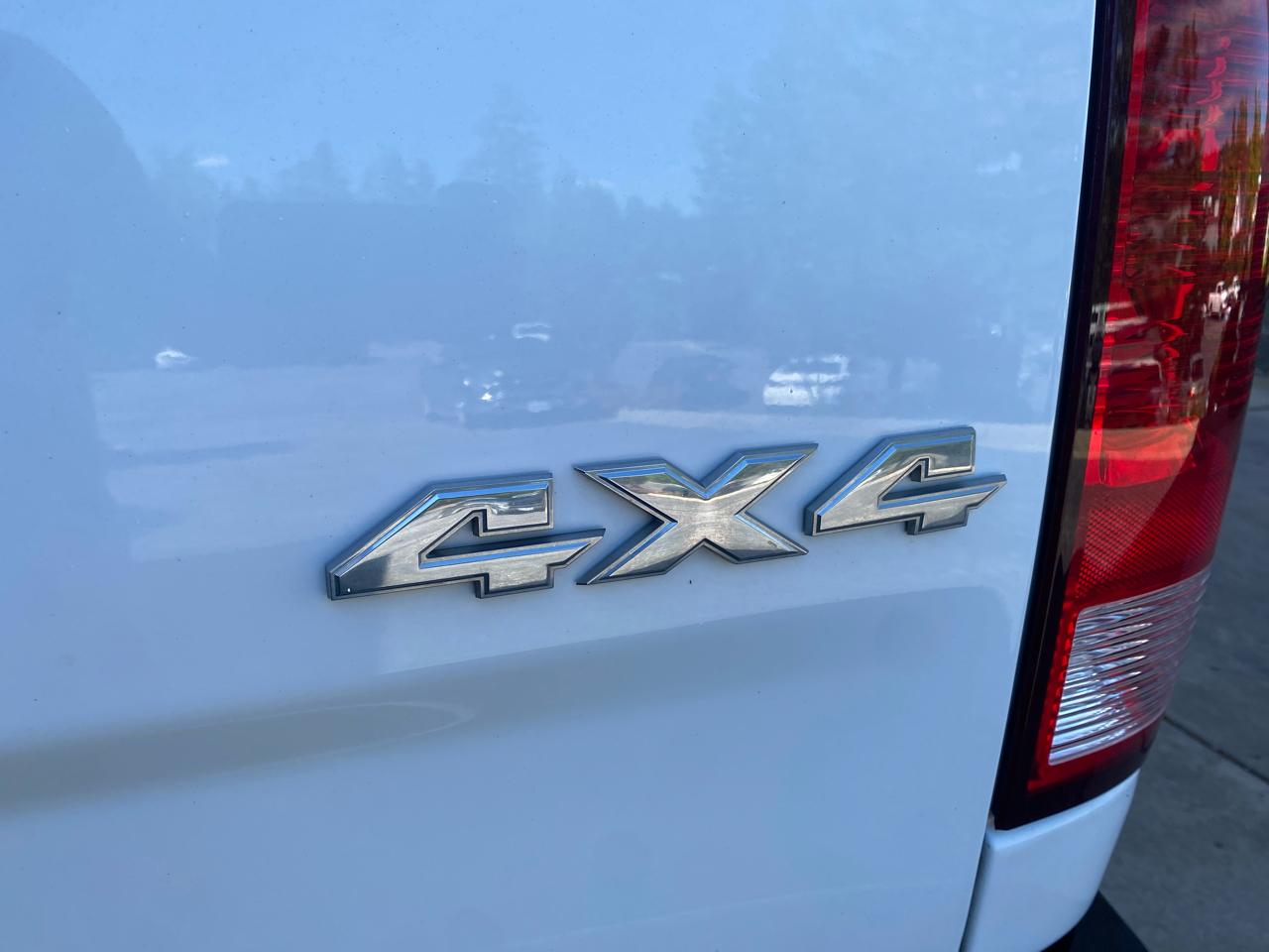 RAM 1500 Big Horn 4x4 Crew Cab 5'7" Box 2017