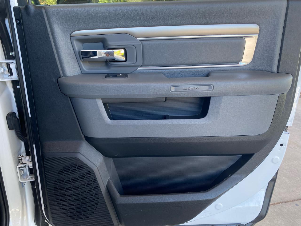RAM 1500 Big Horn 4x4 Crew Cab 5'7" Box 2017