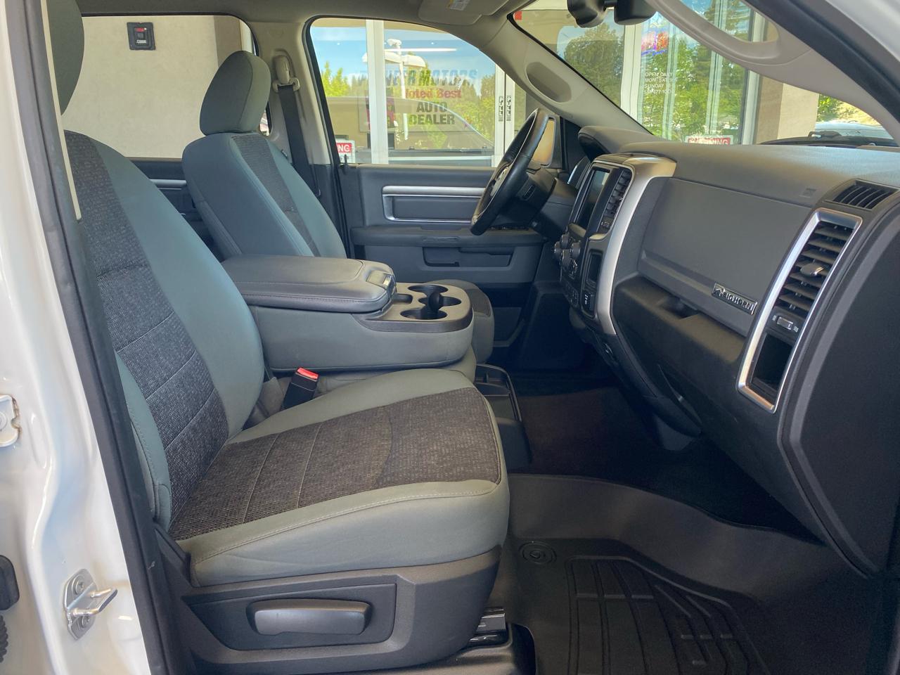 RAM 1500 Big Horn 4x4 Crew Cab 5'7" Box 2017