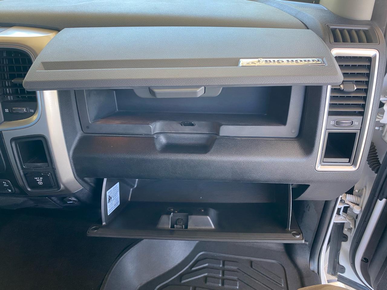 RAM 1500 Big Horn 4x4 Crew Cab 5'7" Box 2017