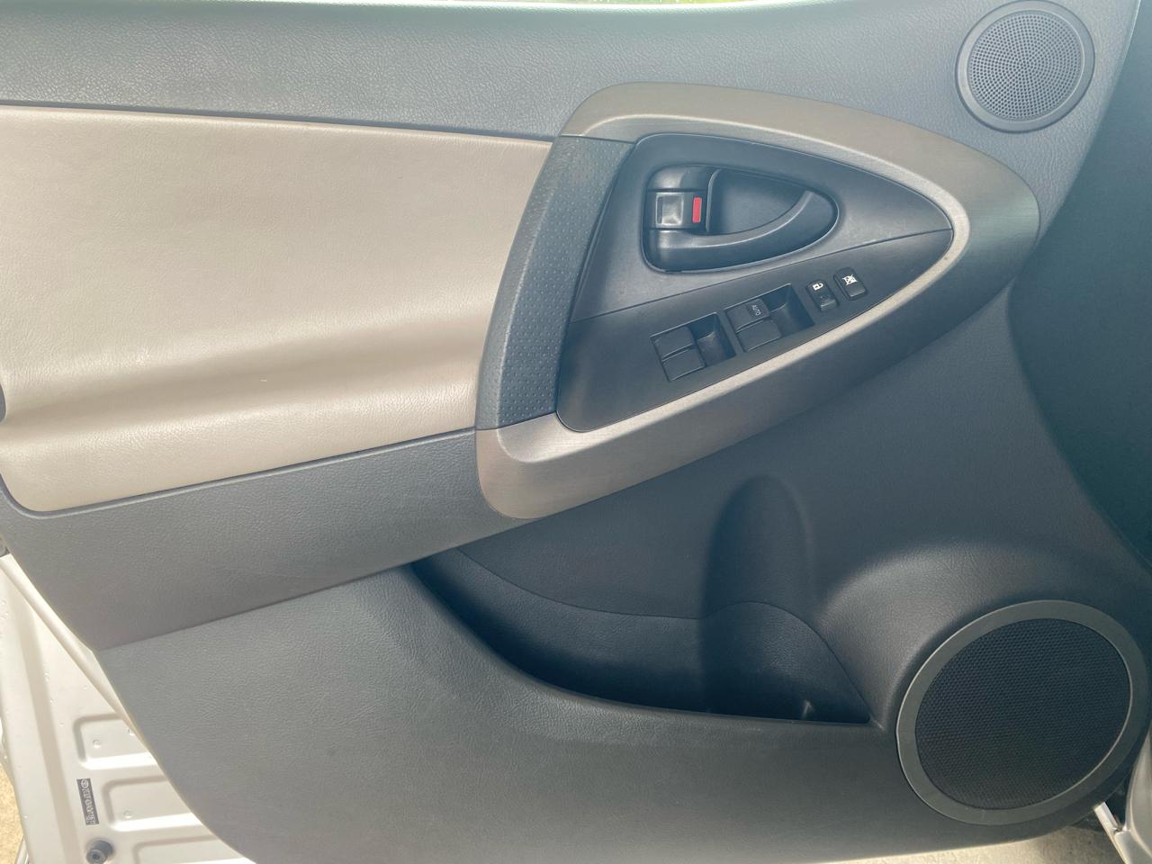 Toyota RAV4  2012
