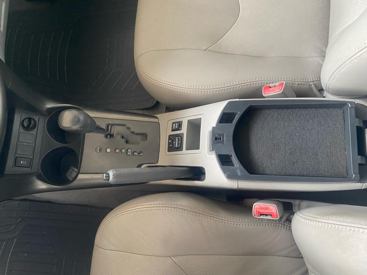 Toyota RAV4  2012