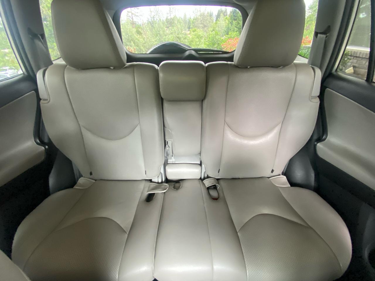 Toyota RAV4  2012