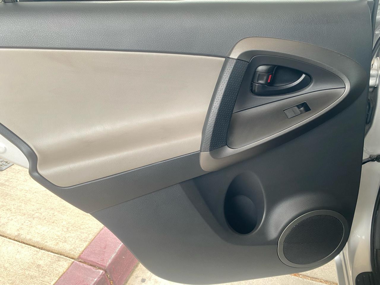 Toyota RAV4  2012