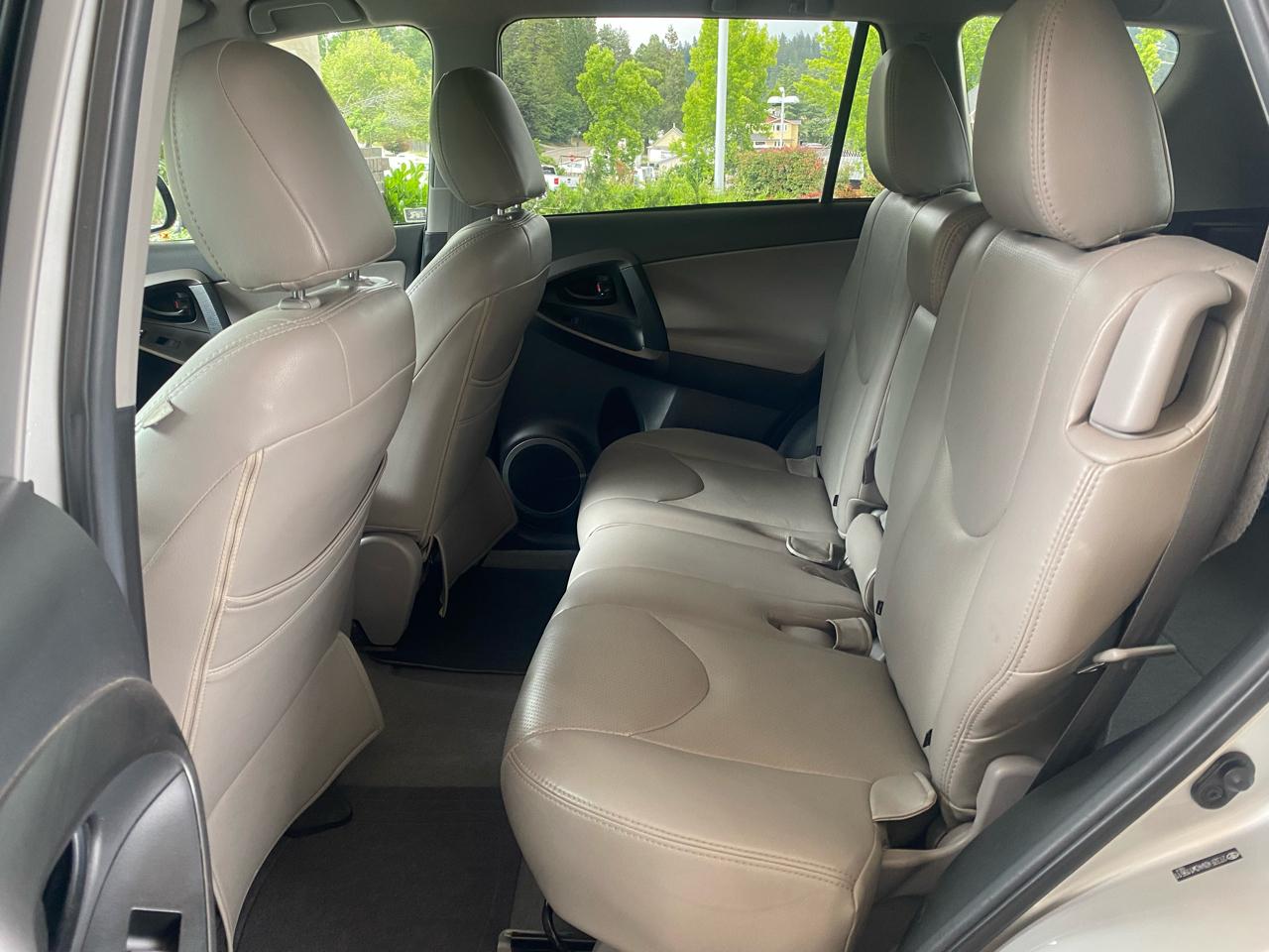 Toyota RAV4  2012