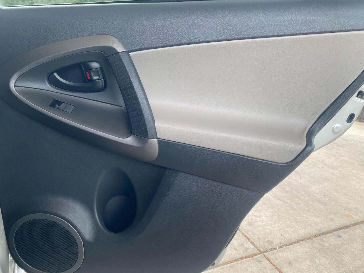 Toyota RAV4  2012