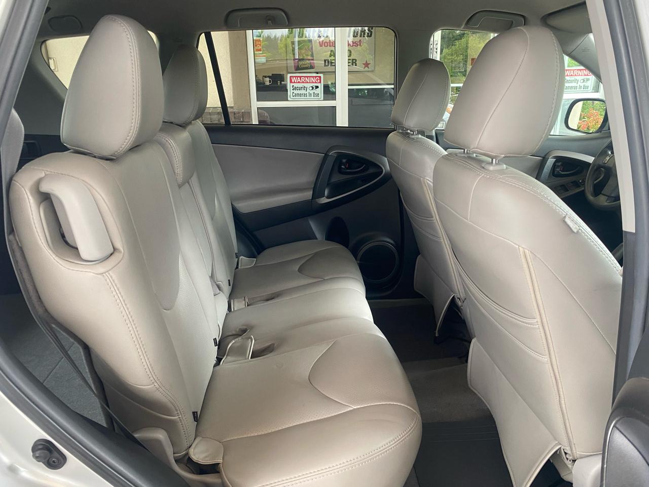 Toyota RAV4  2012